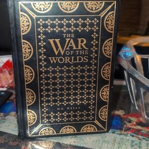 AVAILABLE-2005 Leather bound "The War of The World" by H.G.Wells Collectors Edit